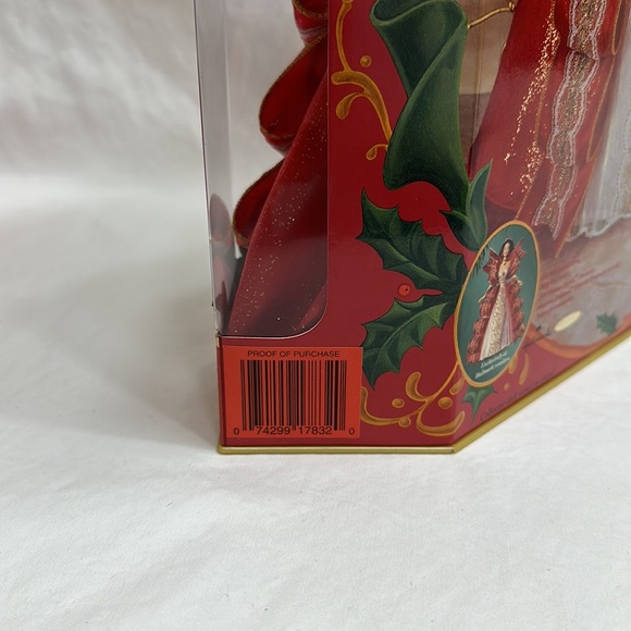 Happy Holidays Barbie - Picture 6 of 6